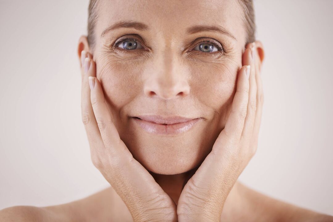 Rides sur le visage et leur élimination de la crème ZXCVBNQWORT